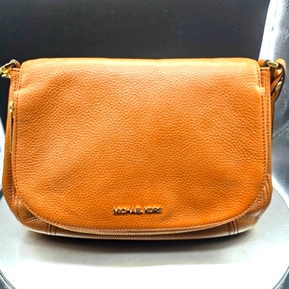 Michael Kors Handbags - Pre Loved!! Michael Kors Bedford Meduim Brown Pebbled Leather Bag